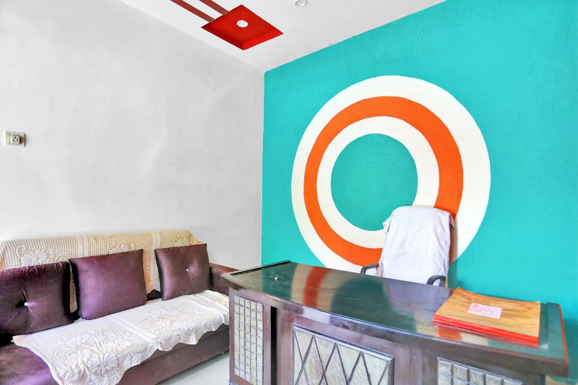 Hotel O Aniruddha Palace Mathura Esterno foto