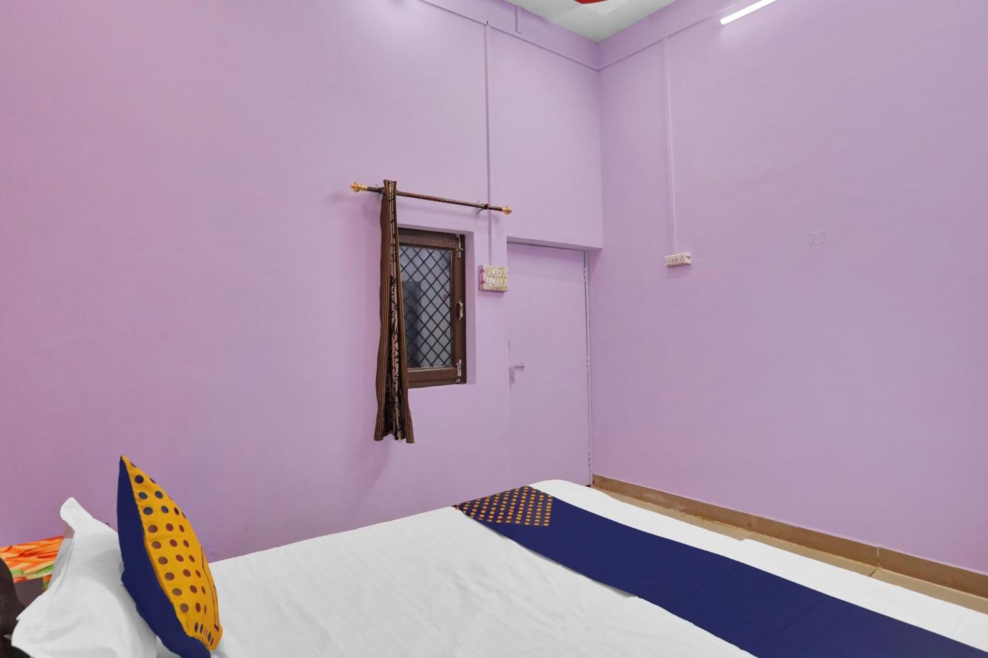 Hotel O Aniruddha Palace Mathura Esterno foto