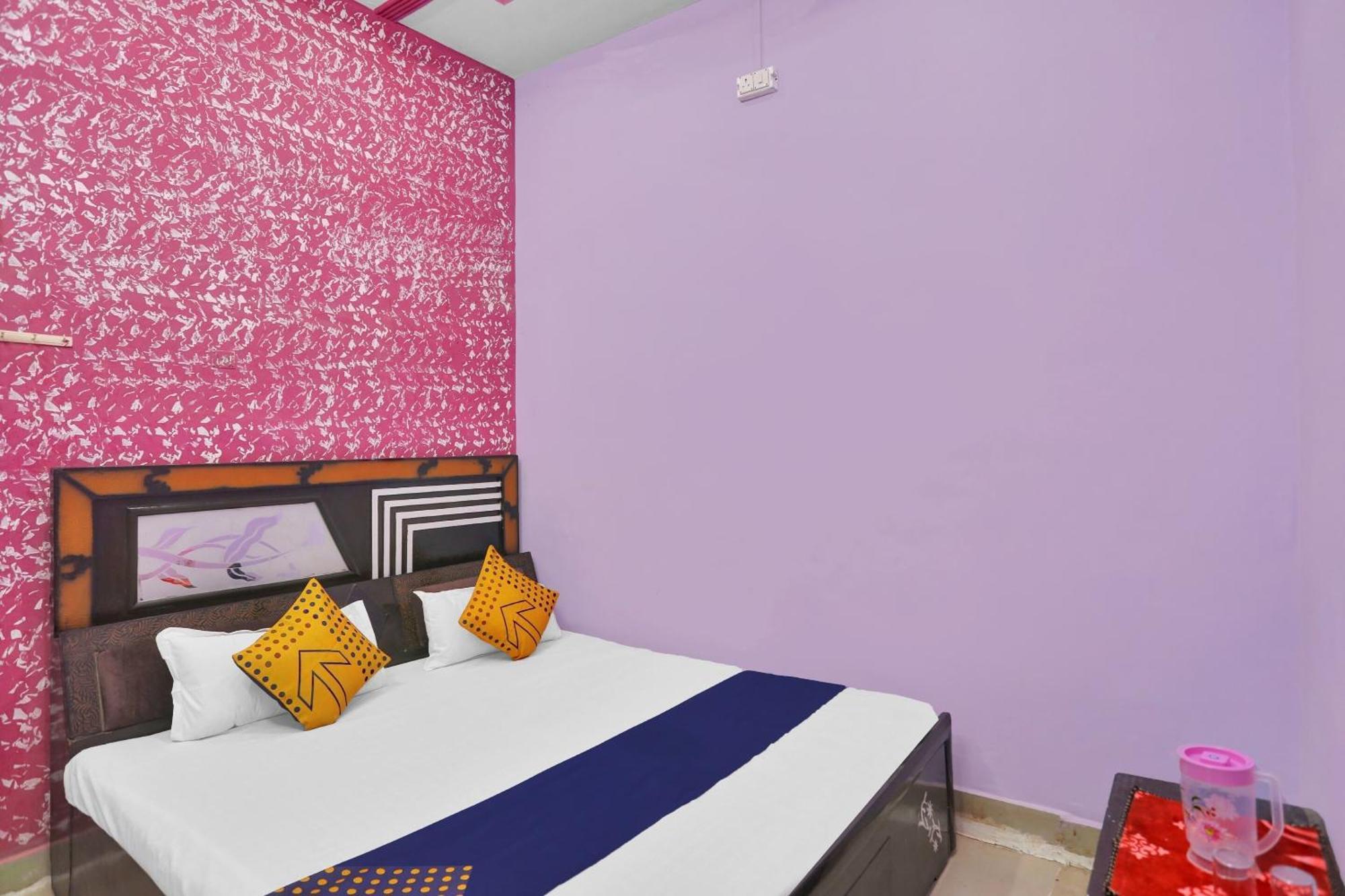 Hotel O Aniruddha Palace Mathura Esterno foto