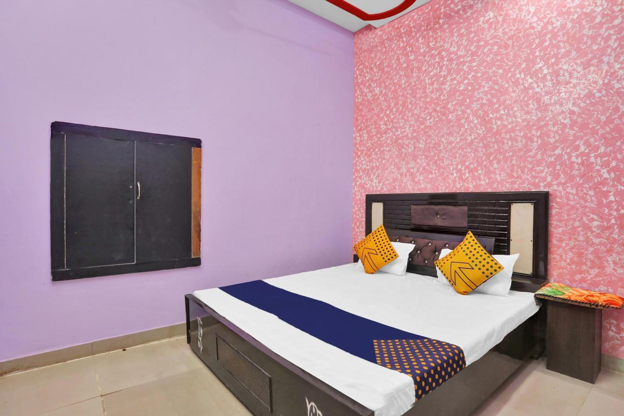 Hotel O Aniruddha Palace Mathura Esterno foto