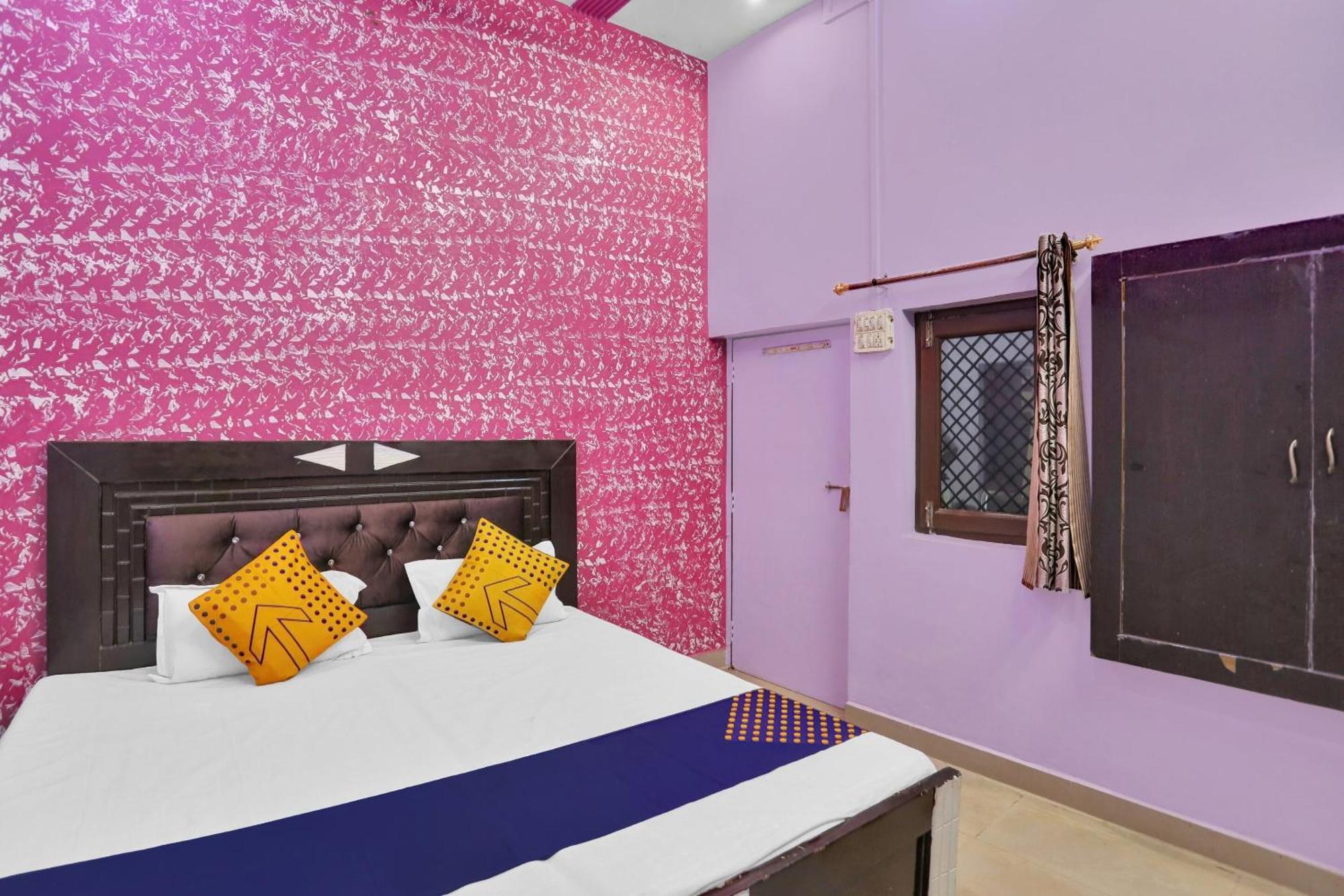 Hotel O Aniruddha Palace Mathura Esterno foto