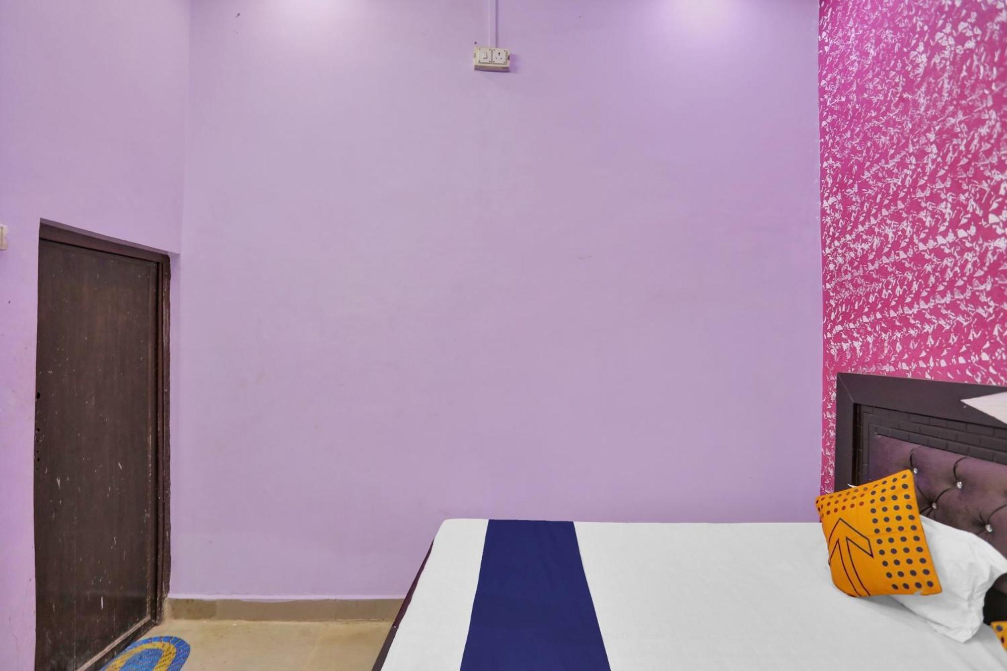 Hotel O Aniruddha Palace Mathura Esterno foto