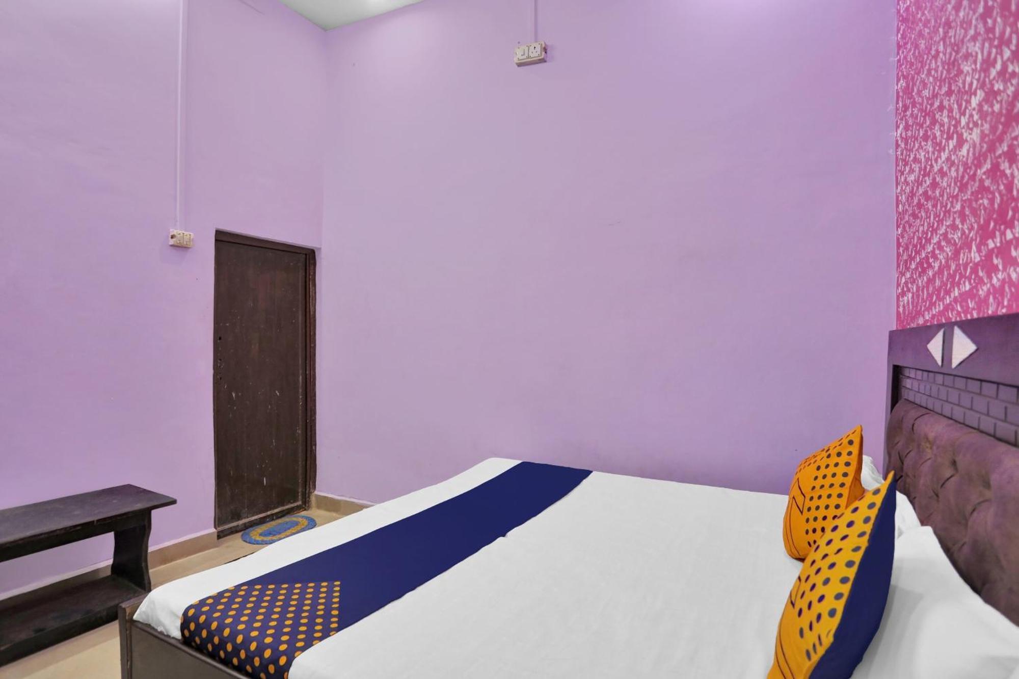 Hotel O Aniruddha Palace Mathura Esterno foto