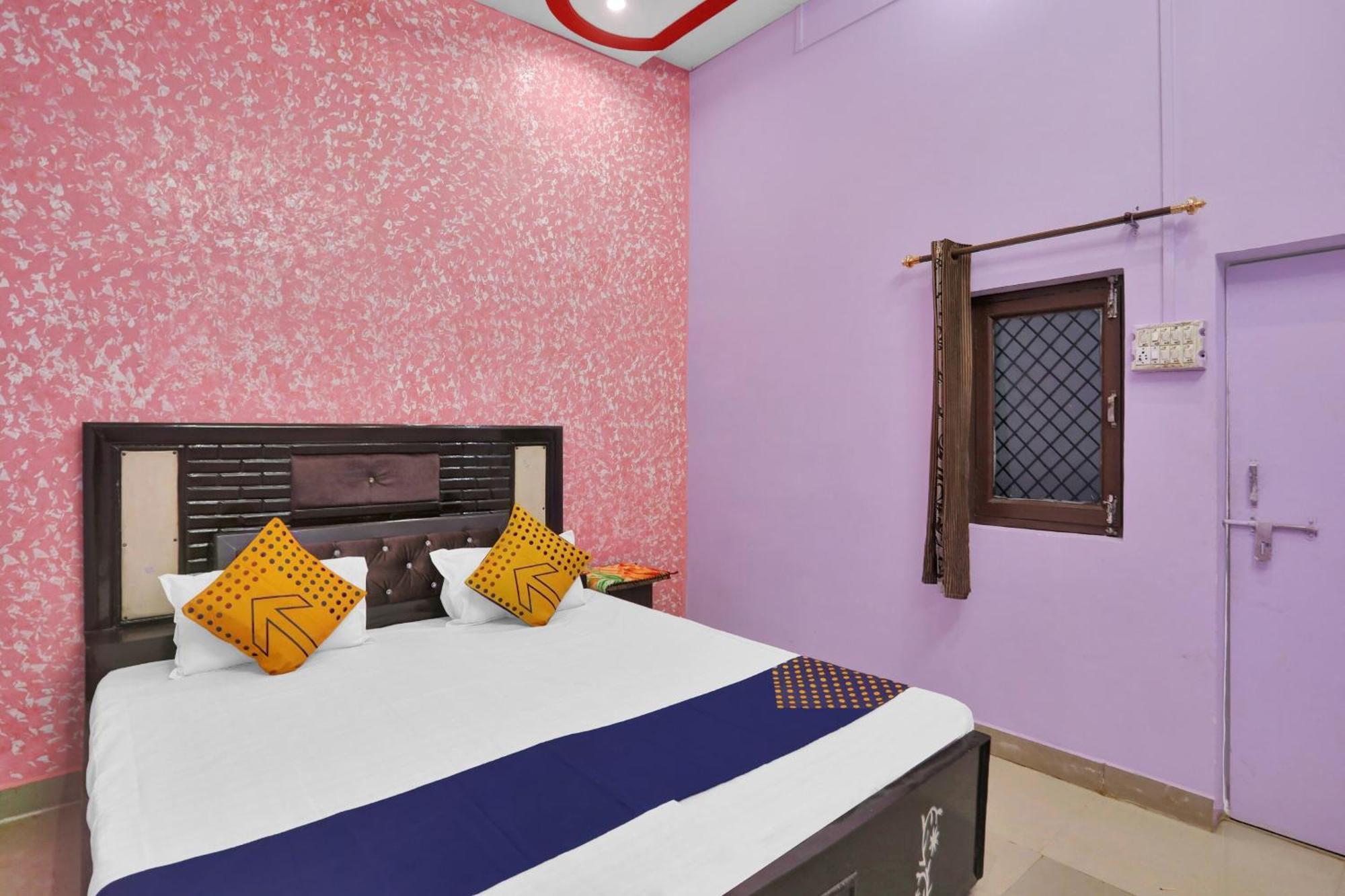 Hotel O Aniruddha Palace Mathura Esterno foto