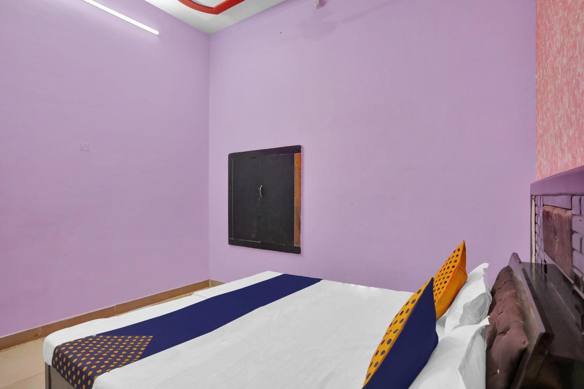 Hotel O Aniruddha Palace Mathura Esterno foto